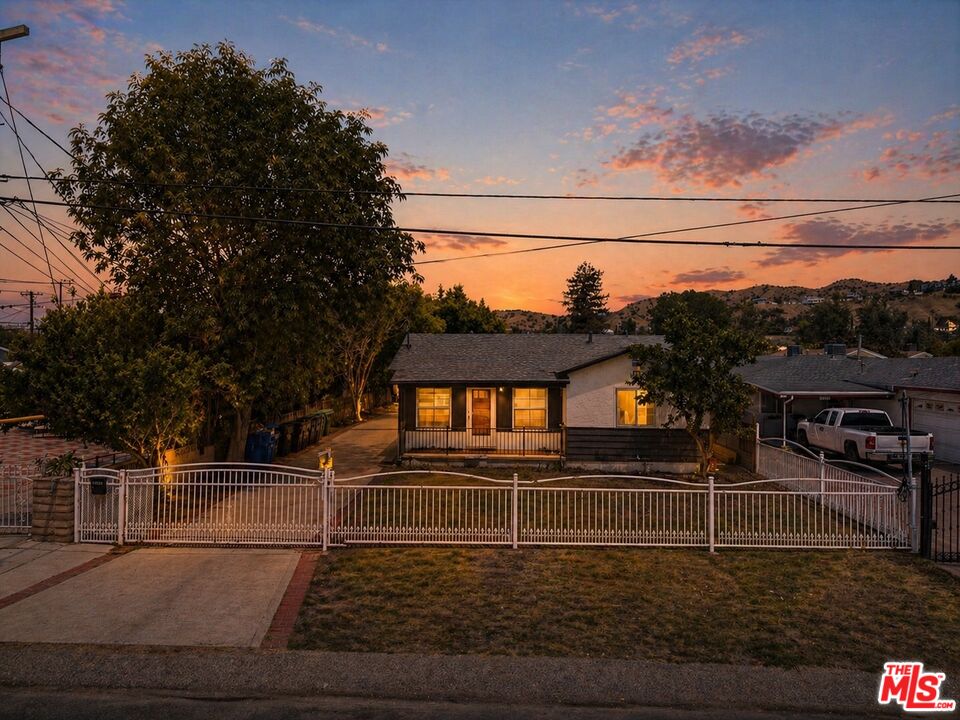 Buy or rent a property | Arminta St, Sun Valley 91352