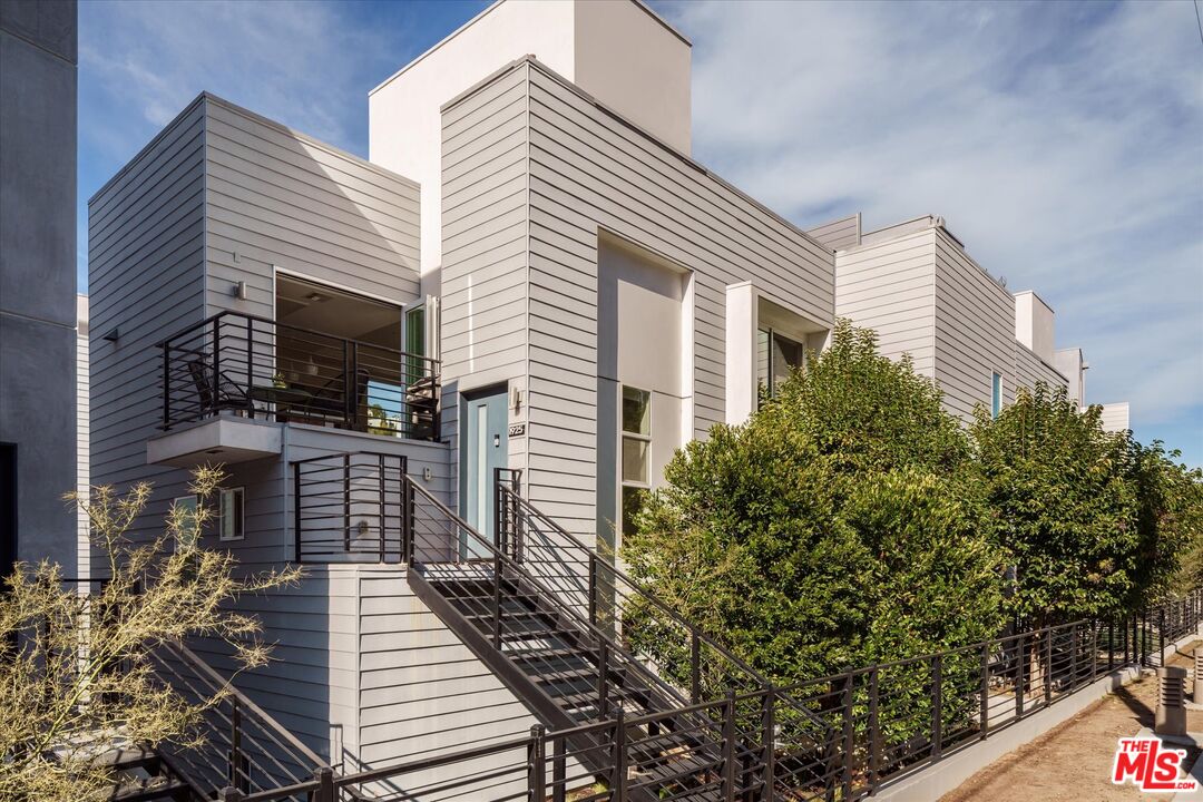 Buy or rent a property | Griffith Park Blvd, Los Angeles 90039