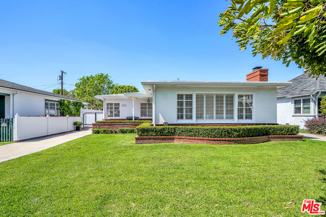 Buy or rent a property | Kelton Ave, Los Angeles 90064