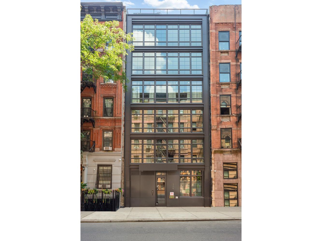 Buy or rent a property | East 93rd Street, Upper East Side 10128