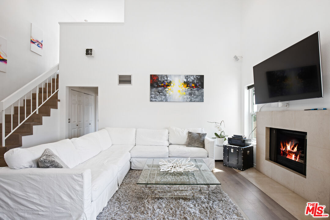 Buy or rent a property | S Hamel Rd, Los Angeles 90048