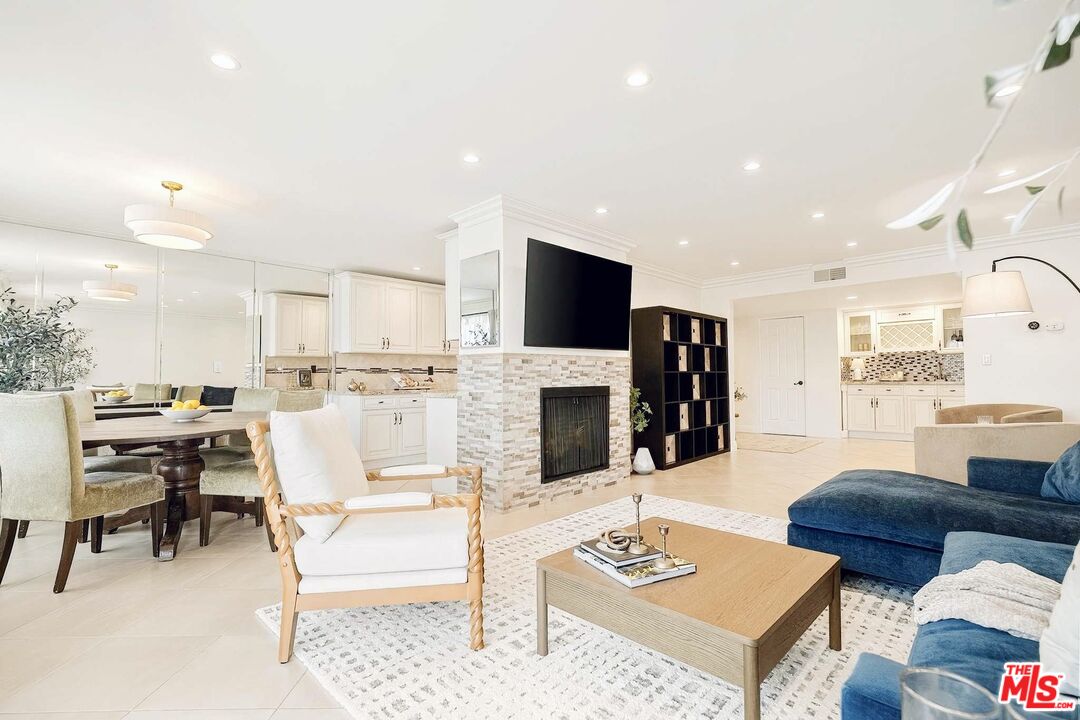Buy or rent a property | Brockton Ave, Los Angeles 90025