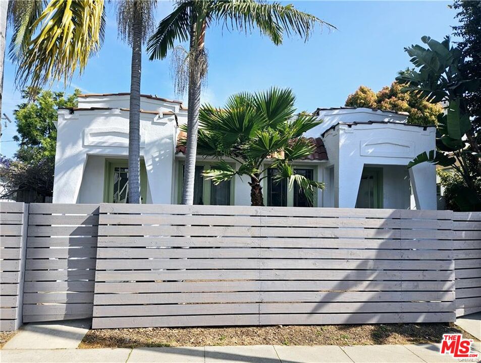Buy or rent a property | Victoria Ave, Venice, CA 90291