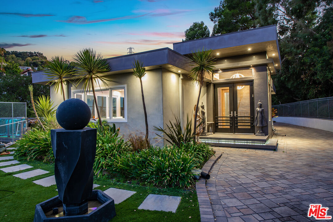 Buy or rent a property | Wrightwood Dr, Studio City 91604