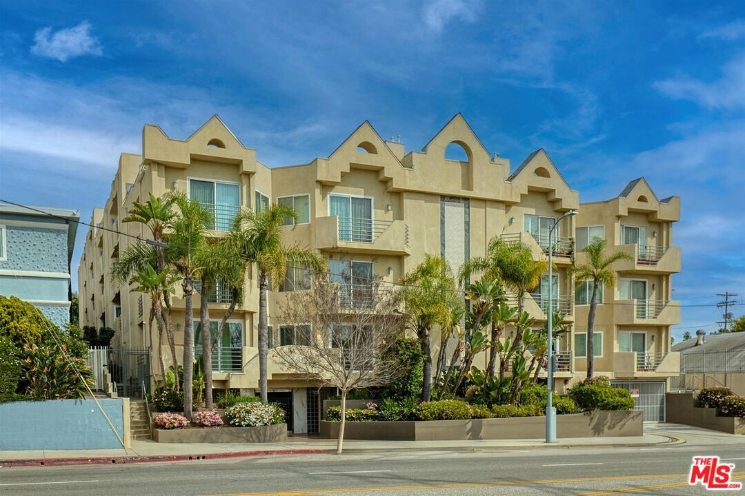 Buy or rent a property | S Centinela Ave, Los Angeles 90066