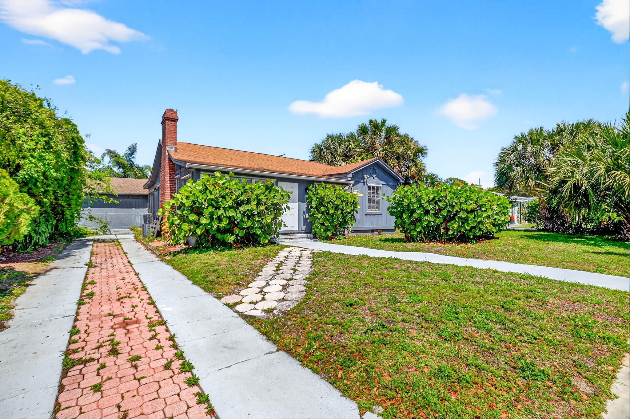Buy or rent a property | Oak St, West Palm Beach 33405