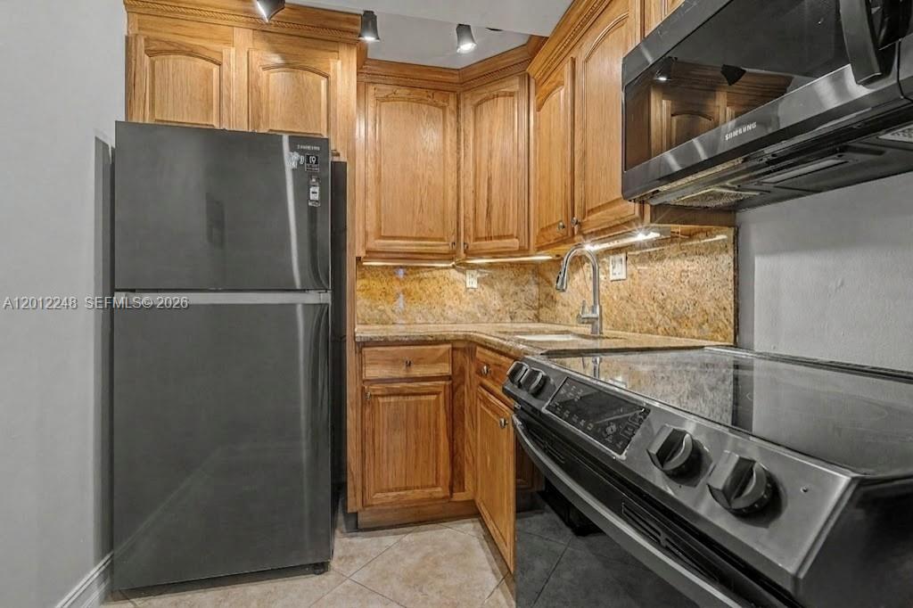Buy or rent a property | SW 68th Ct, Pinecrest 33156