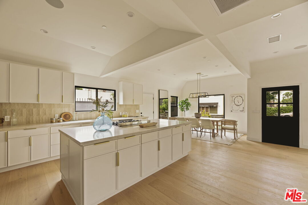 Buy or rent a property | Kelton Ave, Los Angeles 90064