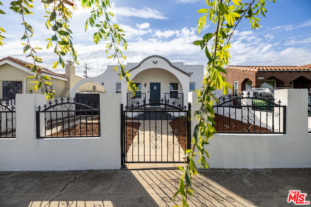 Buy or rent a property | W 91st St, Los Angeles 90047
