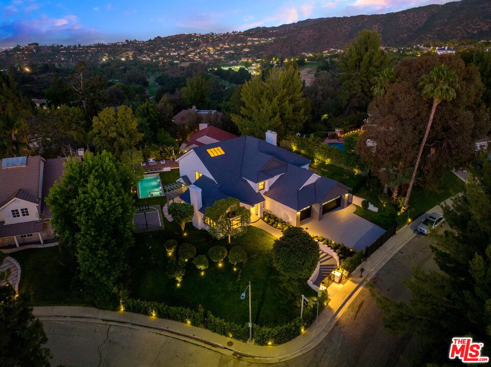Buy or rent a property | Clarinda Dr, Tarzana 91356