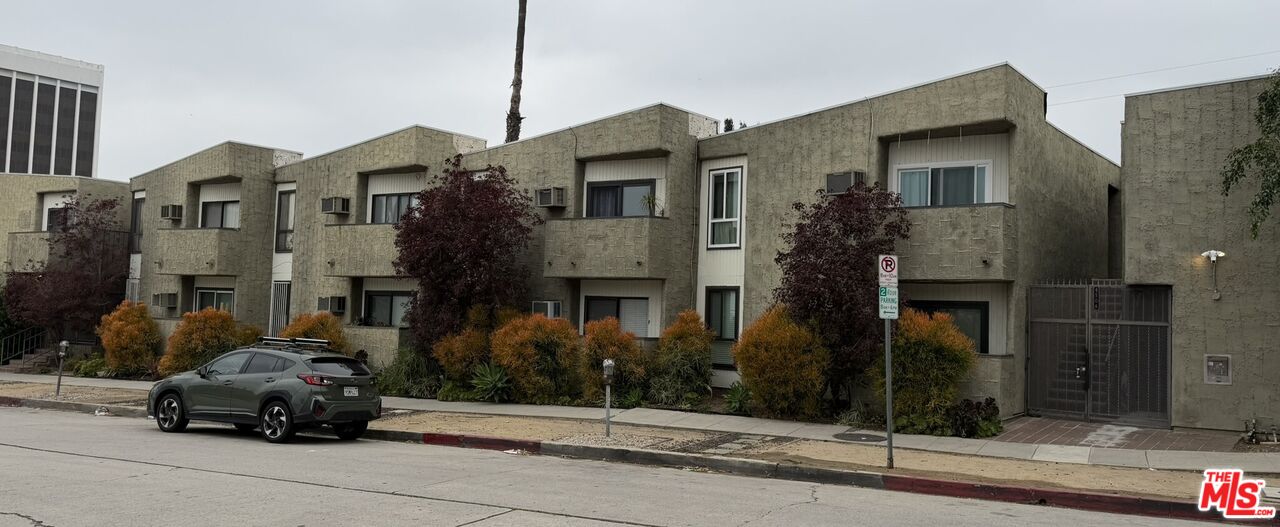 Buy or rent a property | Saugus Ave, Sherman Oaks 91403