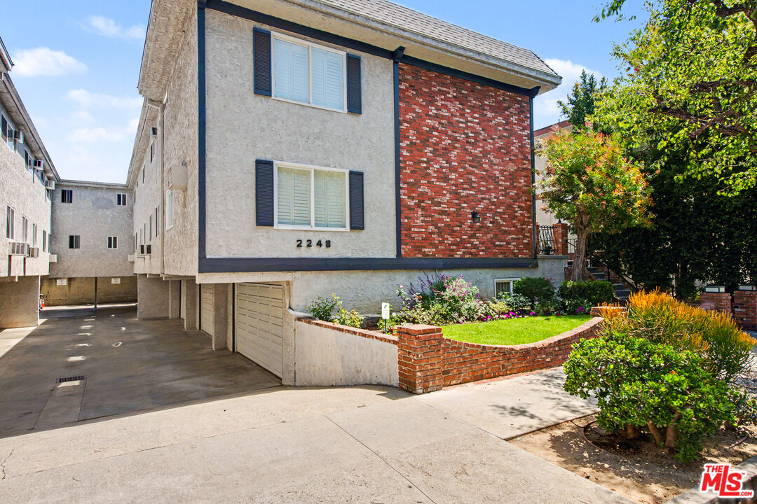Buy or rent a property | S Bentley Ave, Los Angeles 90064