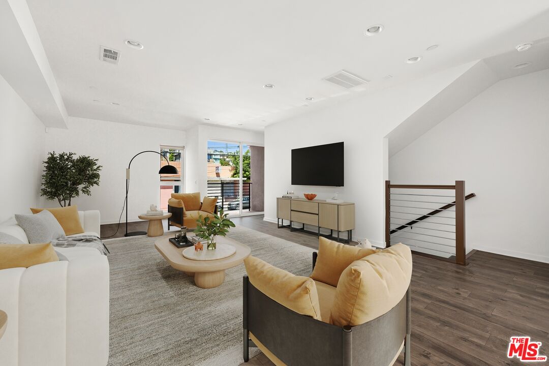 Buy or rent a property | Rowena Ave, Los Angeles 90039