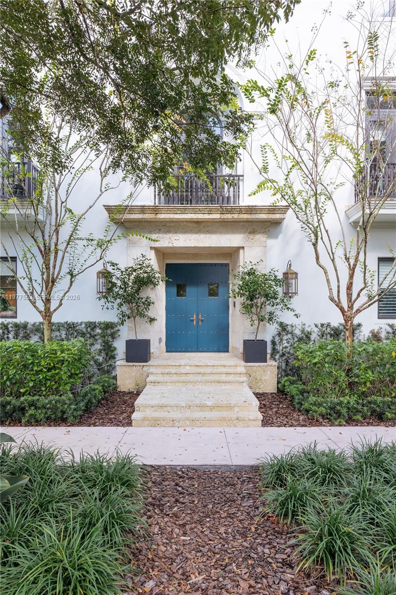 Buy or rent a property | Almeria Ave, Coral Gables 33134