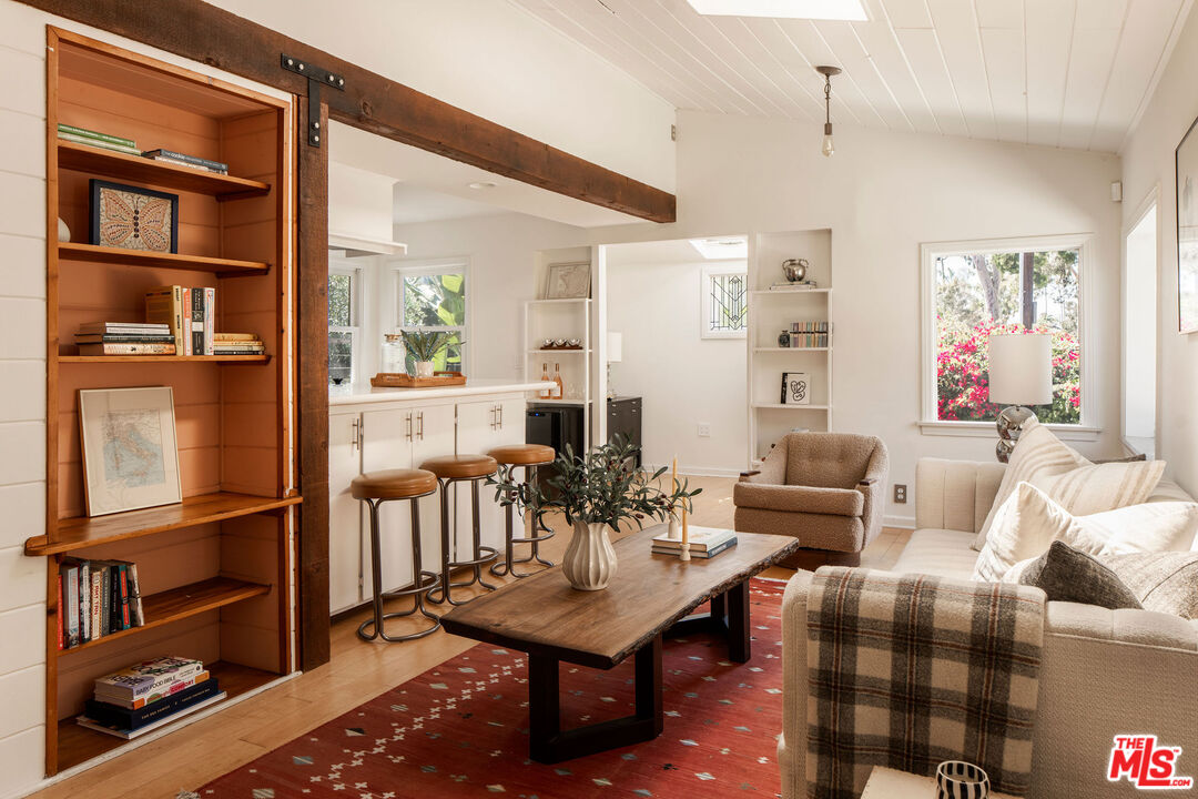 Buy or rent a property | California Ave, Venice 90291