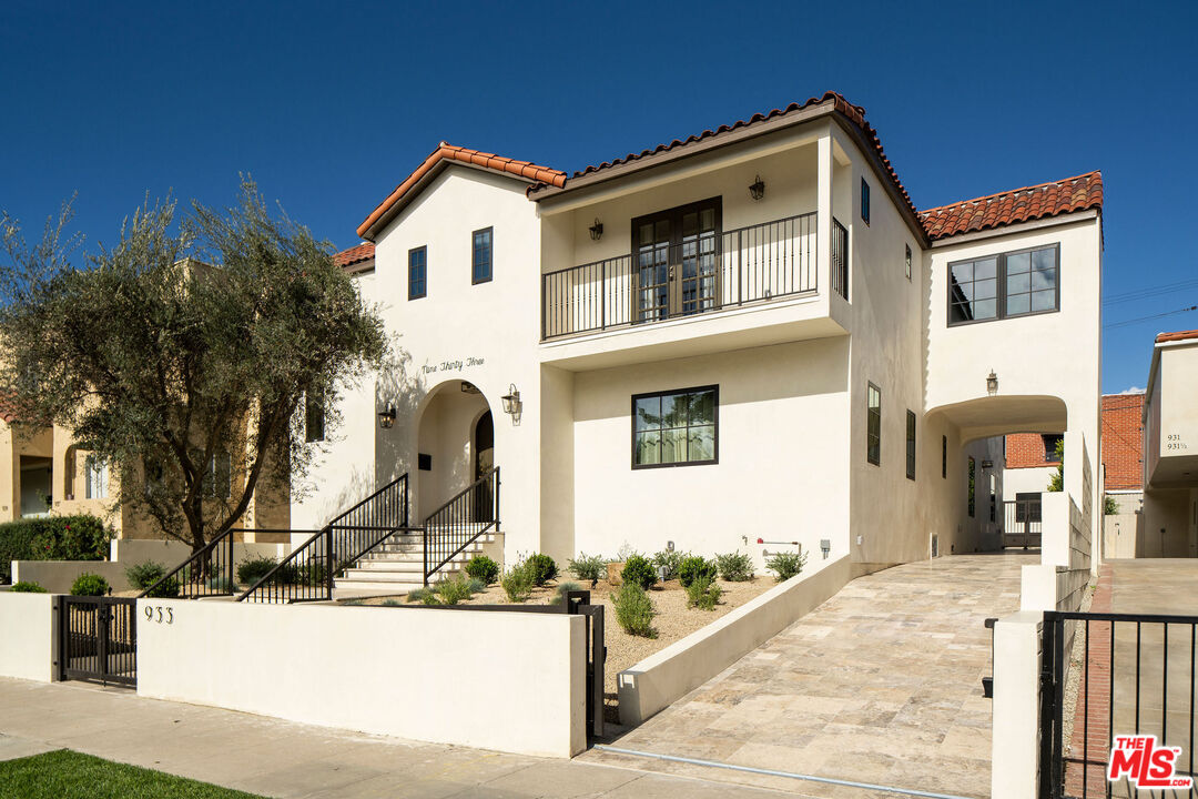 Buy or rent a property | S Sycamore Ave, Los Angeles 90036