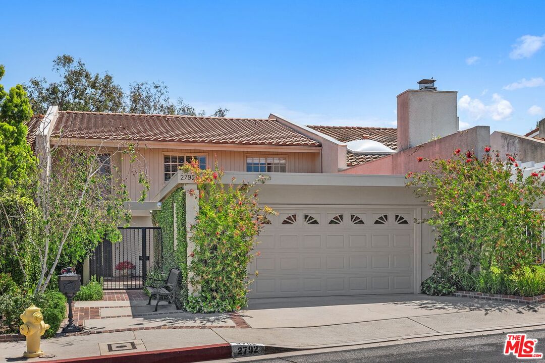 Buy or rent a property | Bottlebrush Dr, Los Angeles 90077