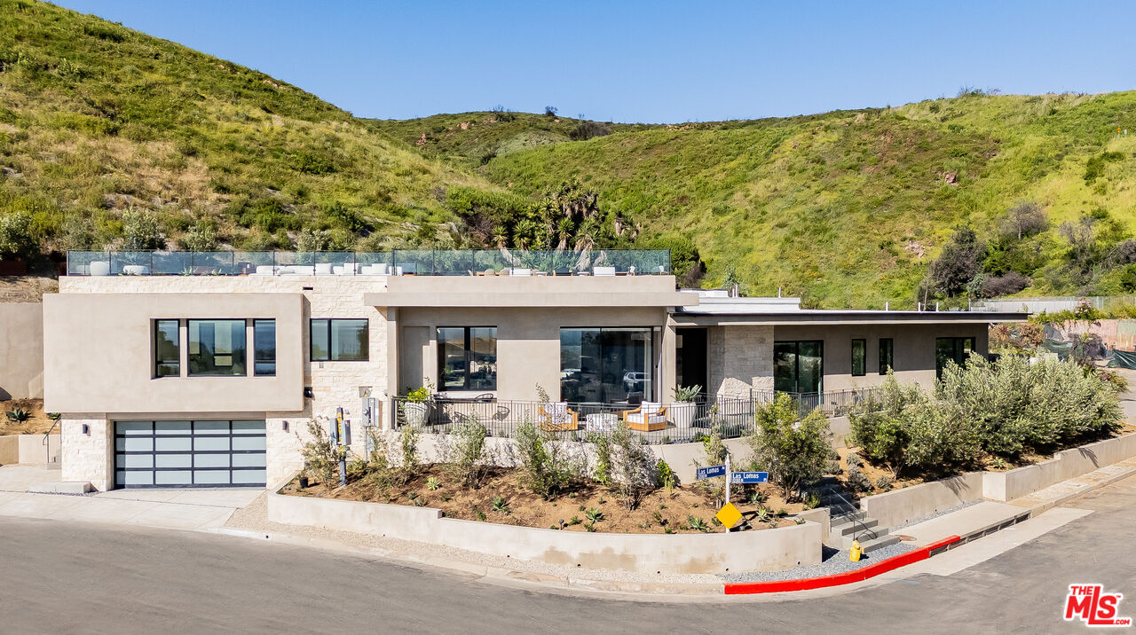 Buy or rent a property | Las Lomas Pl, Pacific Palisades 90272