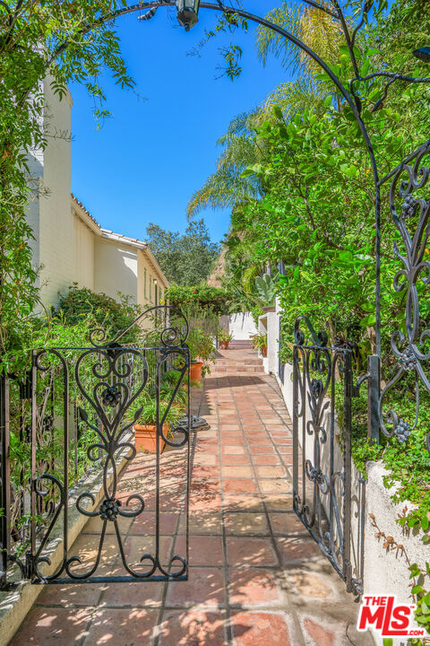 Buy or rent a property | Outpost Dr, Los Angeles 90068