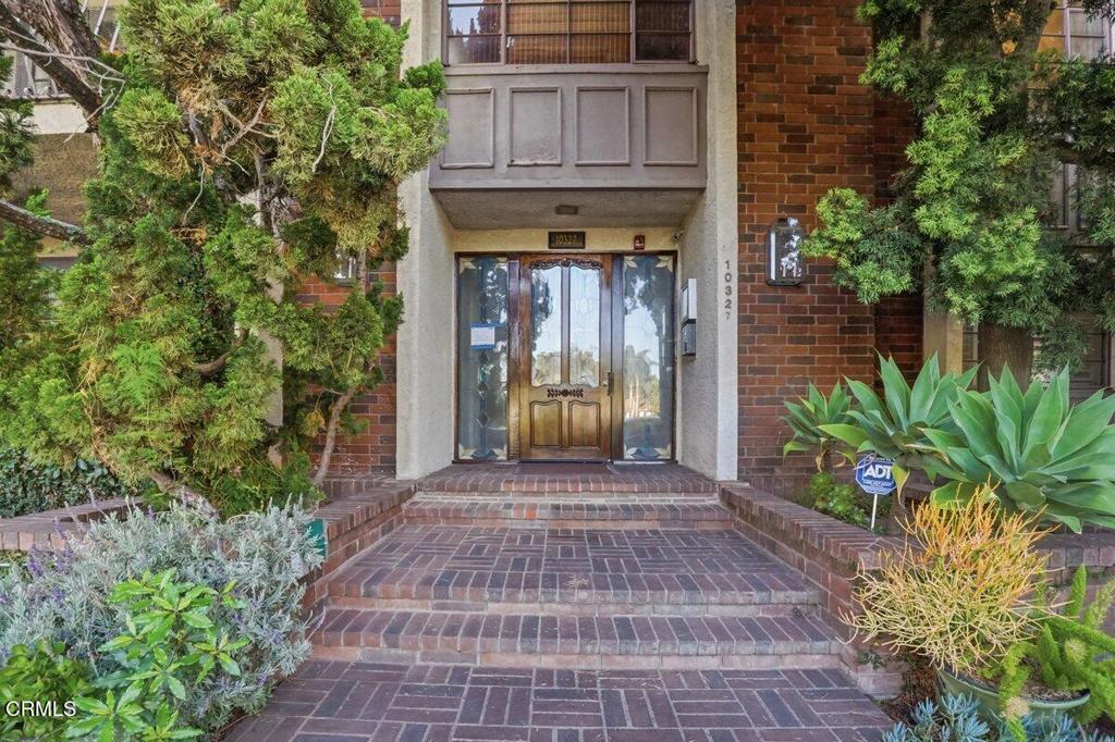 Buy or rent a property | Missouri Ave, Los Angeles 90025