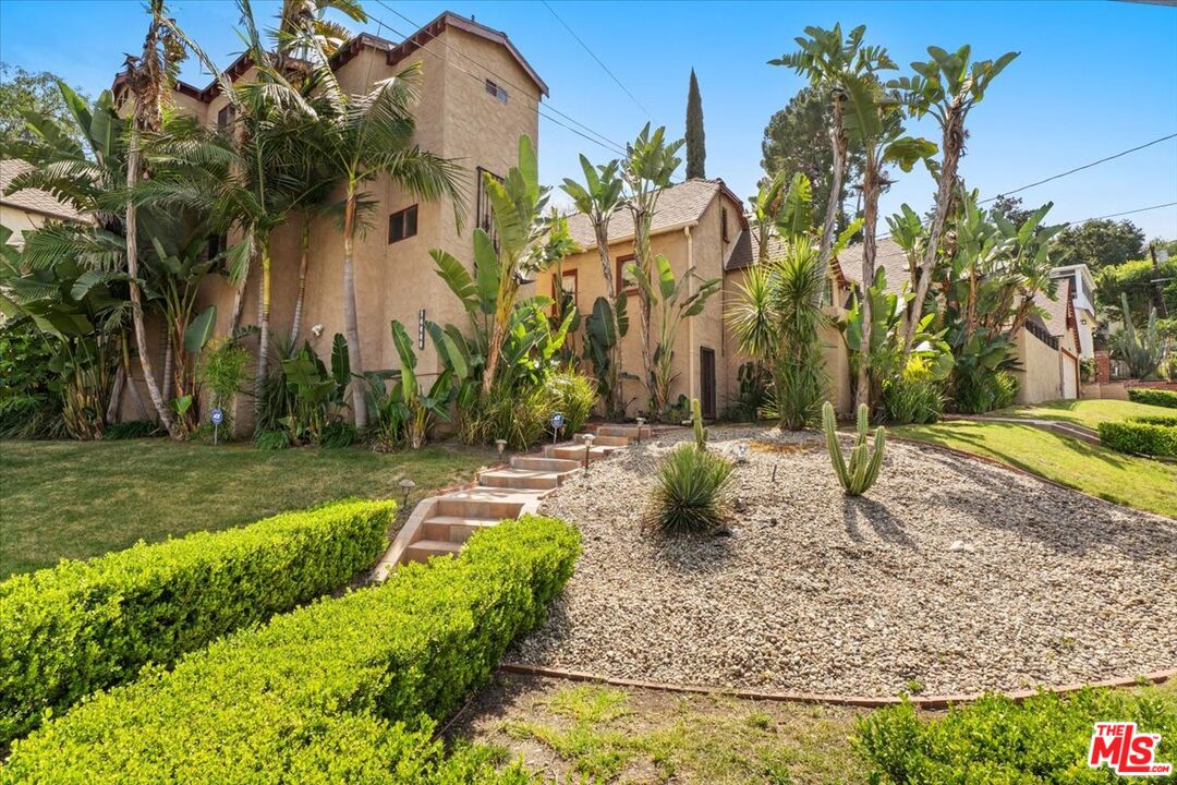 Buy or rent a property | Valley Vista Blvd, Sherman Oaks 91423