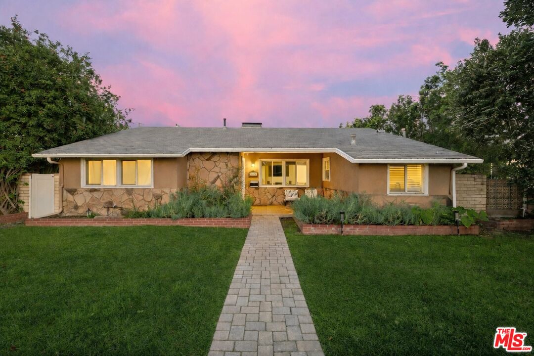 Buy or rent a property | Woodman Ave, Sherman Oaks 91401