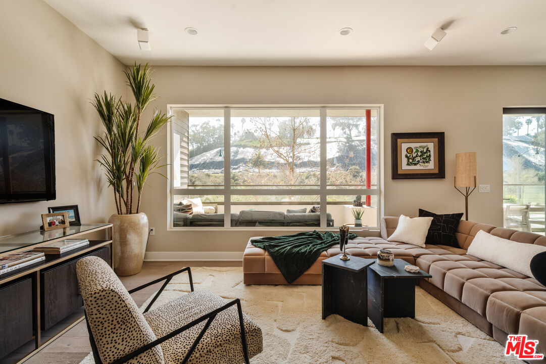 Buy or rent a property | Bluff Creek Dr, Los Angeles 90094