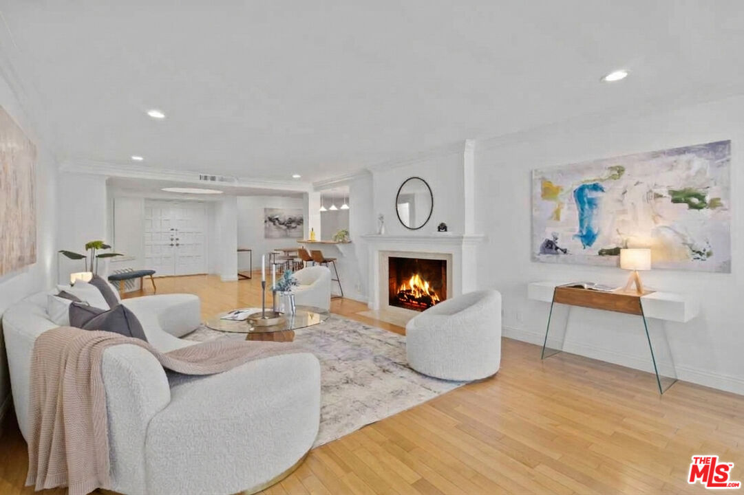 Buy or rent a property | Camden Ave, Los Angeles 90025