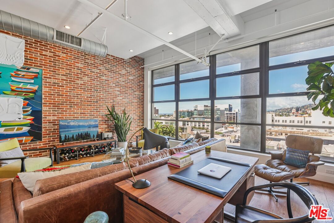 Buy or rent a property | Vine St, Los Angeles 90028